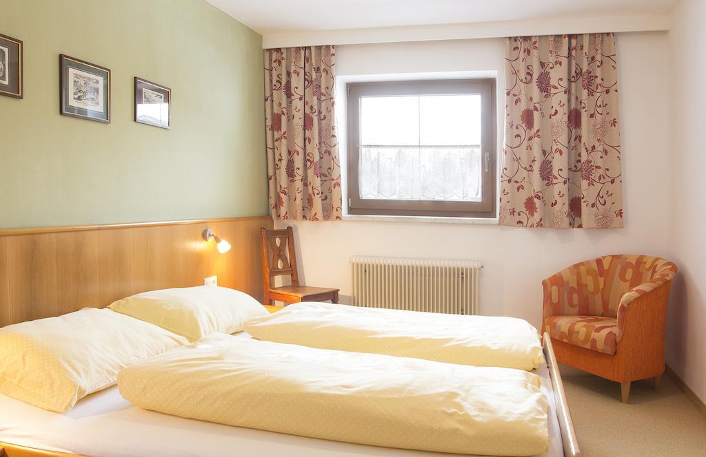 Antares Am See Maurach  Room photo