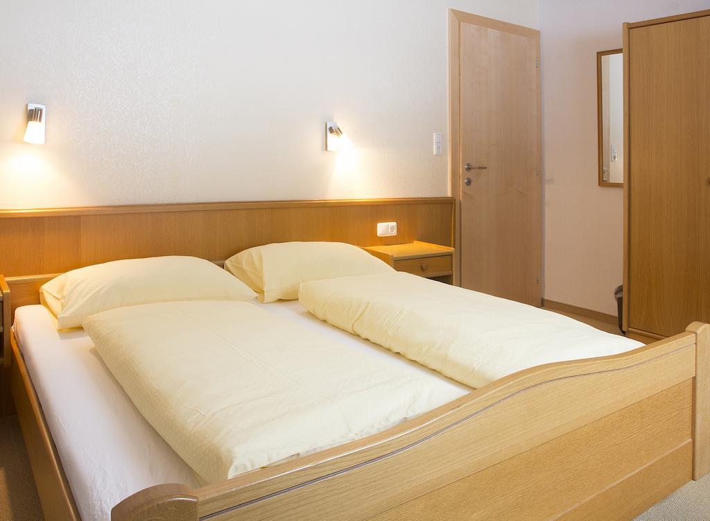 Antares Am See Maurach  Room photo